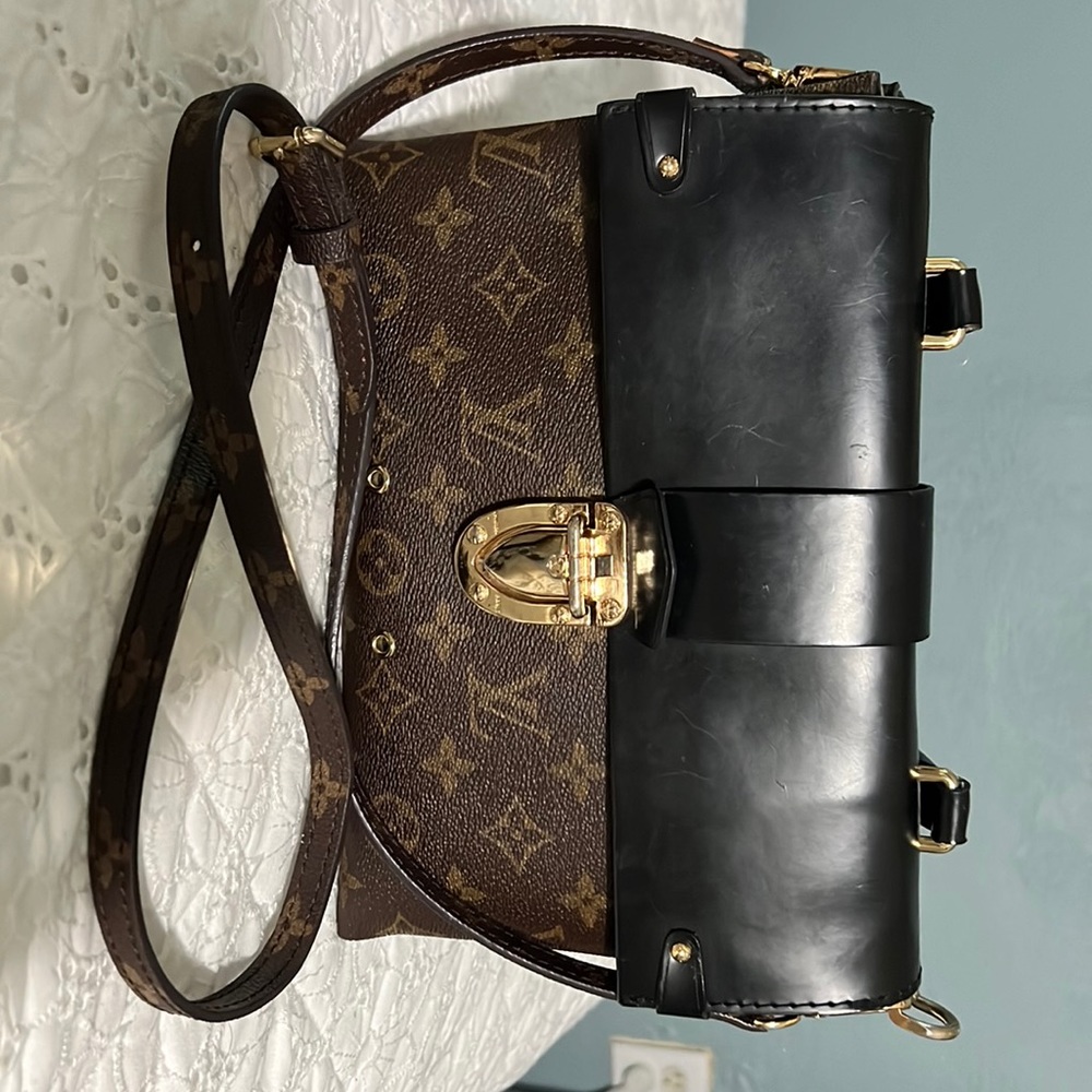 COPY-fashion have wonderful time these beautiful handbag it’s good shape condit…